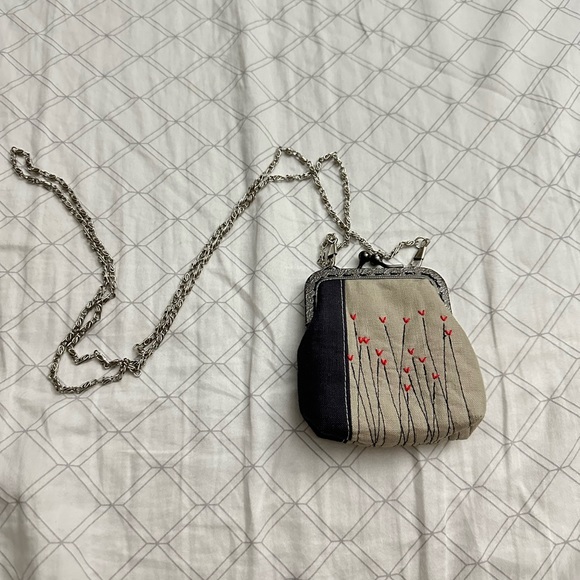 NWOT Hearts embroidery coin purse with crossbody chain. Handmade item. - Picture 2 of 4